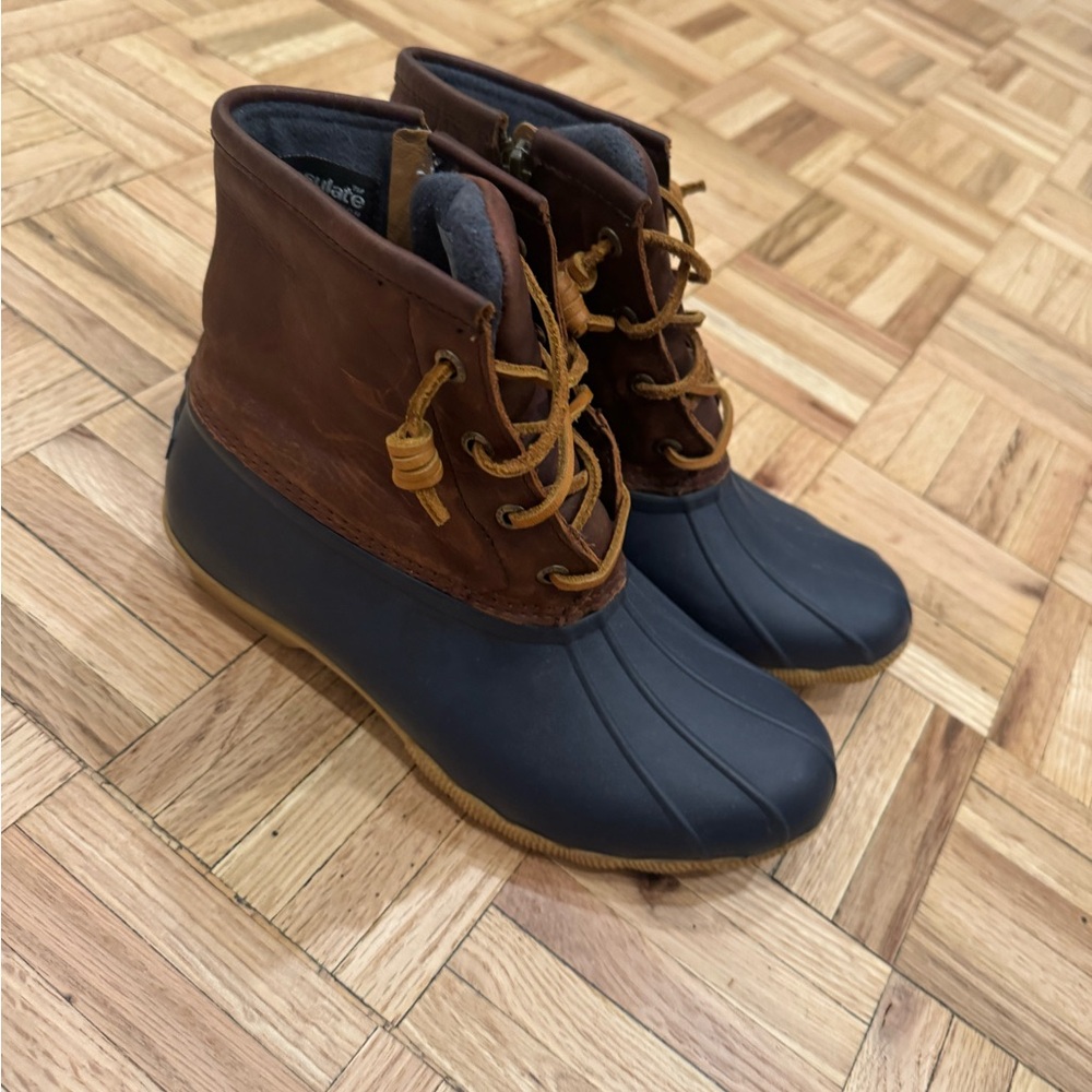 Women's Thinsulate lined Top Sider Brown and Navy Duck Boots in GREAT condition!